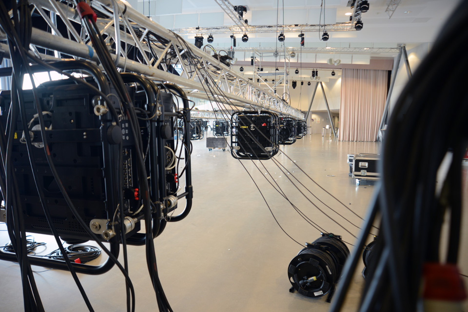 photo inside the Delivery Center of Toulouse during the installation of the show "First Time", Airbus A350-1000 Qatar