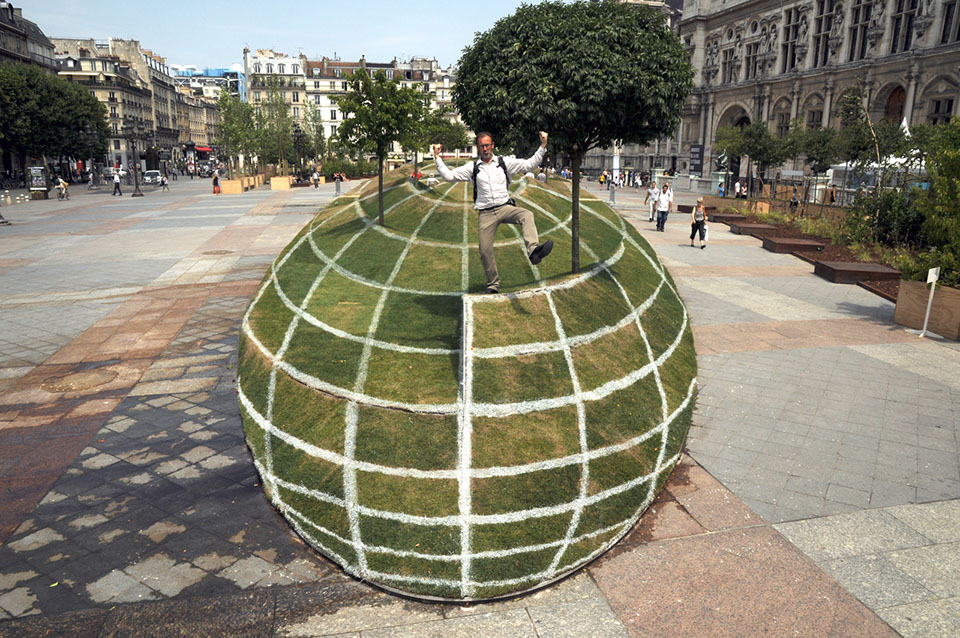 the 3d shere anamorphosis seen from the unique point of view.